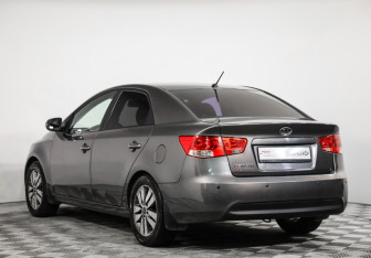 Подержанный автомобиль Kia Cerato Sedan 2013 года (7 фото)