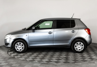 Подержанный автомобиль Skoda Fabia Hatchback 2013 года (8 фото)
