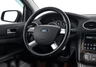 Подержанный автомобиль Ford Focus Wagon 2006 года (14 фото)