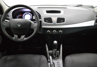 Подержанный автомобиль Renault Fluence 2013 года (14 фото)