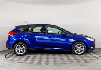 Подержанный автомобиль Ford Focus Hatchback 2016 года (4 фото)