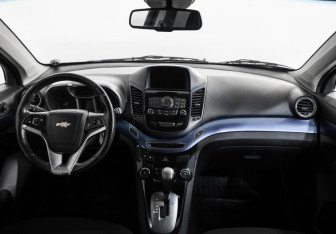 Подержанный автомобиль Chevrolet Orlando 2013 года (10 фото)