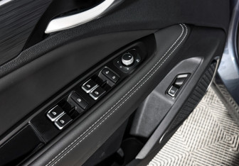 Подержанный автомобиль Geely Tugella 2023 года (10 фото)