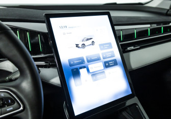 Подержанный автомобиль Geely Atlas 2023 года (19 фото)