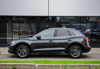 Подержанный автомобиль Audi Q5 2021 года (9 фото)