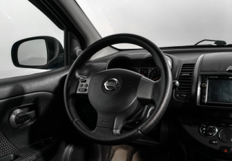 Подержанный автомобиль Nissan Note 2007 года (15 фото)