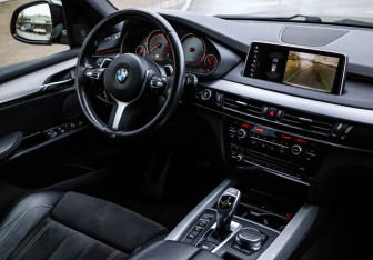 Подержанный автомобиль BMW X5 2018 года (10 фото)