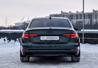 Подержанный автомобиль Audi A4 Sedan 2018 года (6 фото)