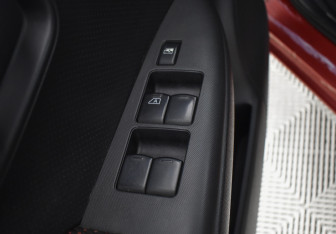 Подержанный автомобиль Nissan Note 2008 года (17 фото)