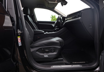 Подержанный автомобиль Volkswagen Touareg 2018 года (25 фото)