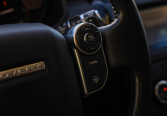 Подержанный автомобиль Land Rover Discovery 2017 года (14 фото)