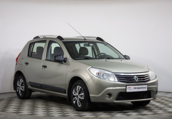 Подержанный автомобиль Renault Sandero 2013 года (3 фото)