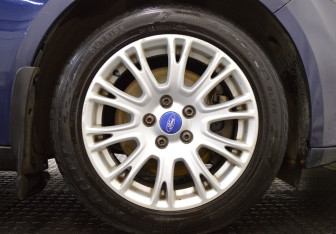 Подержанный автомобиль Ford Focus Hatchback 2012 года (9 фото)