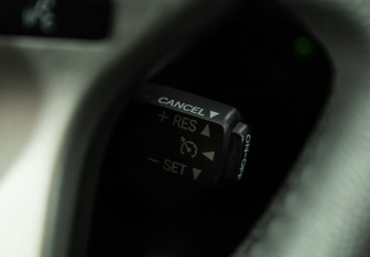 Подержанный автомобиль Toyota Land Cruiser Prado 2011 года (20 фото)