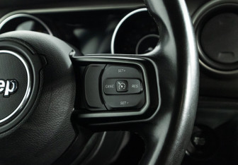 Подержанный автомобиль Jeep Wrangler 2020 года (19 фото)