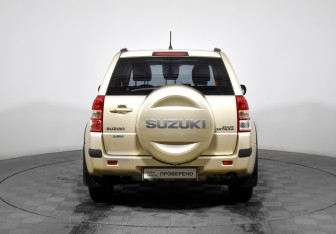 Подержанный автомобиль Suzuki Grand Vitara 2010 года (6 фото)