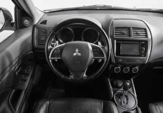 Подержанный автомобиль Mitsubishi ASX 2013 года (11 фото)