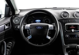 Подержанный автомобиль Ford Mondeo Sedan 2013 года (11 фото)