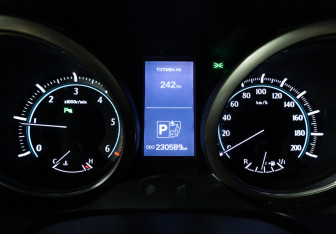 Подержанный автомобиль Toyota Land Cruiser Prado 2013 года (12 фото)