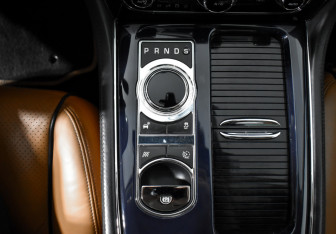 Подержанный автомобиль Jaguar XJ 2011 года (11 фото)