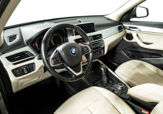 Подержанный автомобиль BMW X1 2020 года (11 фото)