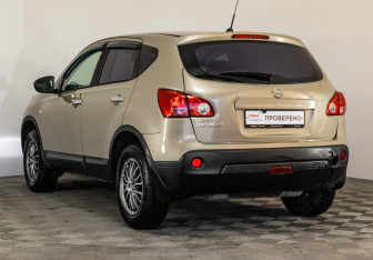Подержанный автомобиль Nissan Qashqai 2008 года (7 фото)