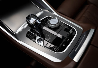 Подержанный автомобиль BMW X6 2022 года (11 фото)