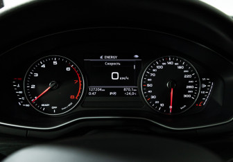 Подержанный автомобиль Audi A4 Sedan 2017 года (12 фото)
