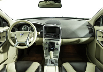 Подержанный автомобиль Volvo XC60 2012 года (13 фото)