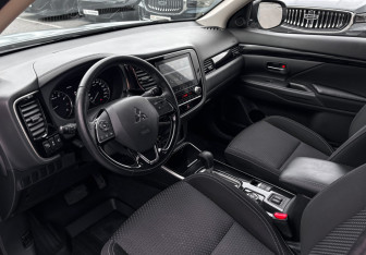 Подержанный автомобиль Mitsubishi Outlander 2021 года (7 фото)