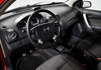 Подержанный автомобиль Chevrolet Aveo Sedan 2011 года (9 фото)