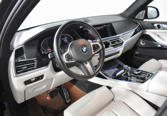 Подержанный автомобиль BMW X7 2021 года (9 фото)