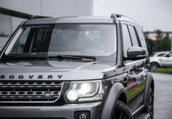 Подержанный автомобиль Land Rover Discovery 2014 года (2 фото)