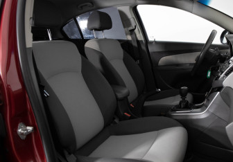 Подержанный автомобиль Chevrolet Cruze Sedan 2010 года (17 фото)