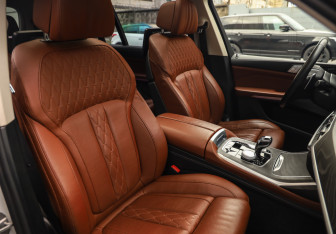 Подержанный автомобиль BMW X7 2020 года (30 фото)