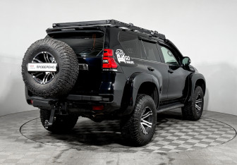 Подержанный автомобиль Toyota Land Cruiser Prado 2018 года (5 фото)
