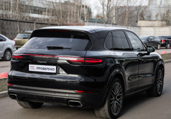 Подержанный автомобиль Porsche Cayenne 2019 года (6 фото)
