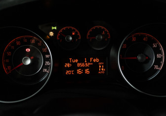 Подержанный автомобиль Fiat Punto Hatchback 2012 года (12 фото)