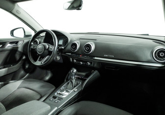 Подержанный автомобиль Audi A3 Hatchback 2016 года (9 фото)