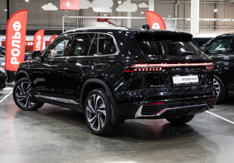 Подержанный автомобиль Geely Monjaro 2024 года (10 фото)
