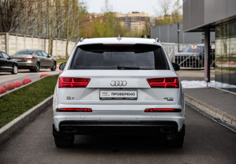 Подержанный автомобиль Audi Q7 2018 года (6 фото)