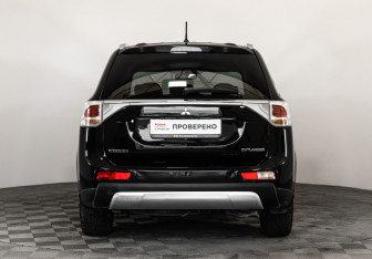 Подержанный автомобиль Mitsubishi Outlander 2014 года (6 фото)