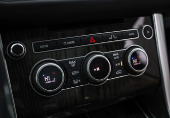 Подержанный автомобиль Land Rover Range Rover Sport 2016 года (21 фото)