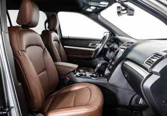 Подержанный автомобиль Ford Explorer 2019 года (26 фото)