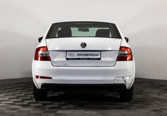 Подержанный автомобиль Skoda Octavia Liftback 2015 года (6 фото)