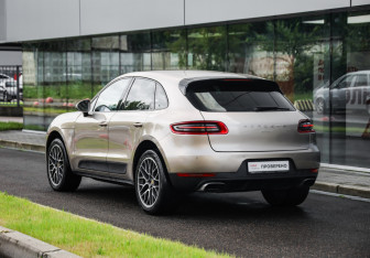 Подержанный автомобиль Porsche Macan 2017 года (8 фото)