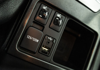 Подержанный автомобиль Toyota Land Cruiser Prado 2015 года (19 фото)