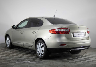 Подержанный автомобиль Renault Fluence 2014 года (7 фото)