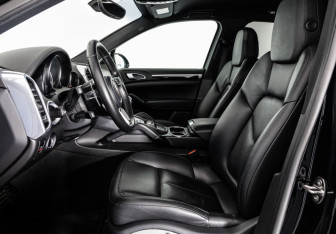 Подержанный автомобиль Porsche Cayenne 2015 года (27 фото)