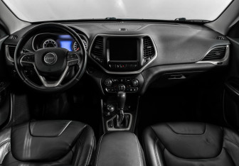 Подержанный автомобиль Jeep Cherokee 2014 года (14 фото)
